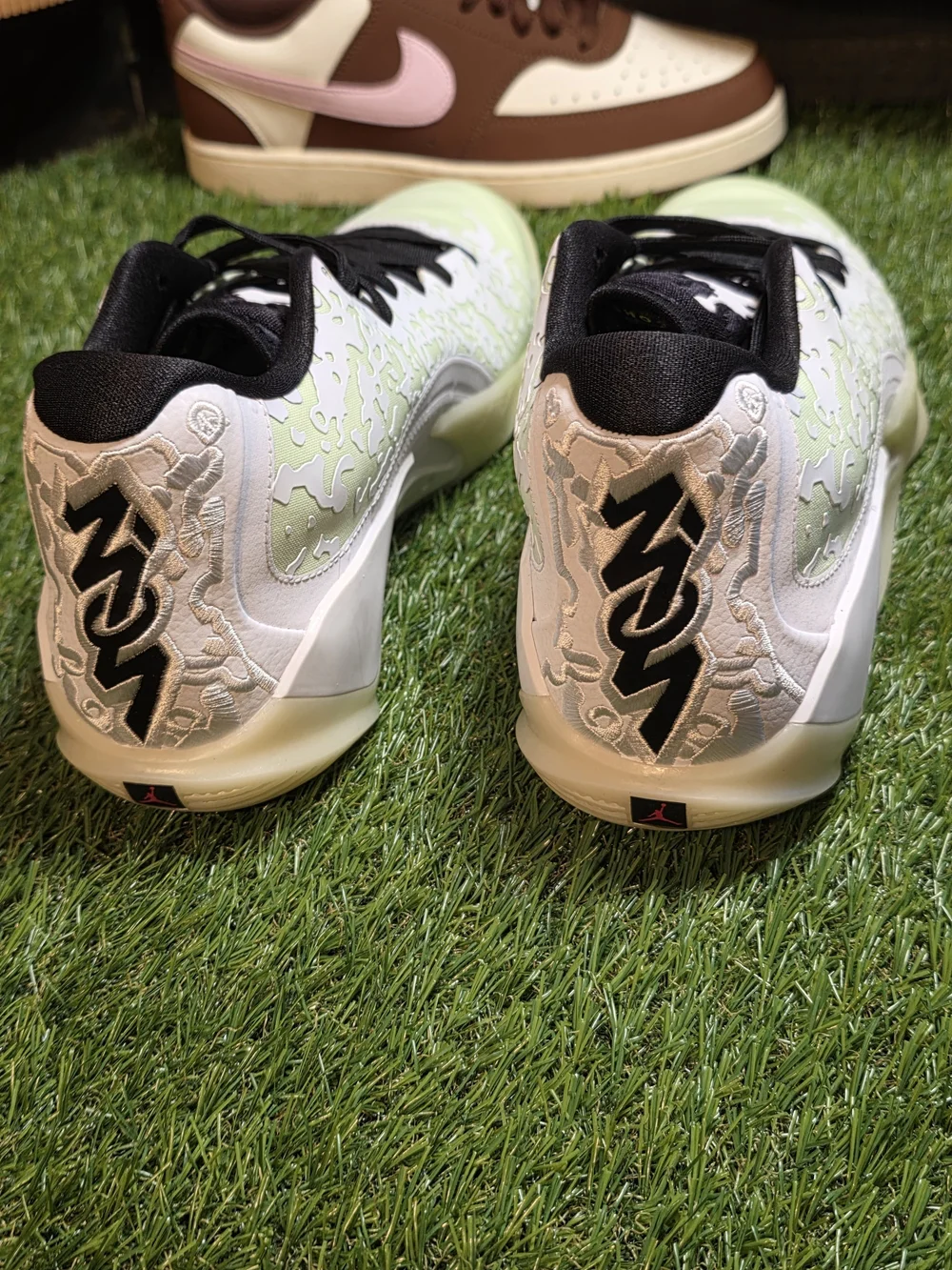 Nike Men's Low-Top Training Shoes in Light Green/White